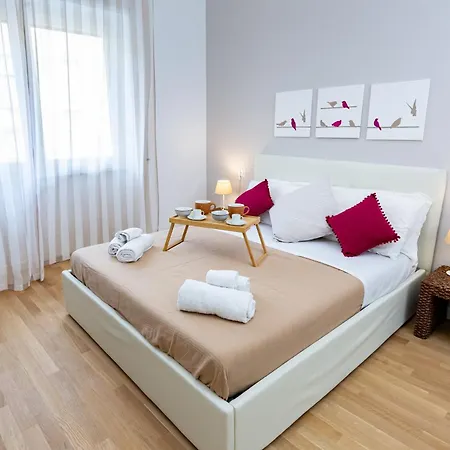 Noh Collection 3bdr Apartment- Trastevere Area ローマ